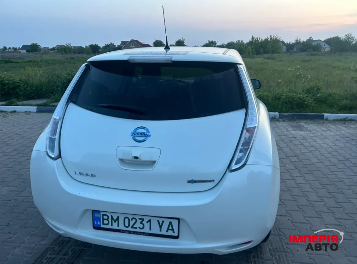 Nissan Leaf - фото 2