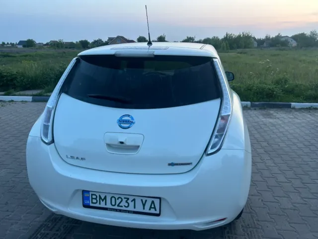 Nissan Leaf - фото 2