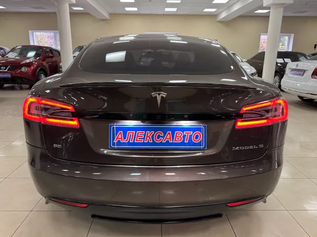 Tesla Model S - фото 5