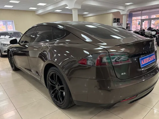 Tesla Model S - фото 4