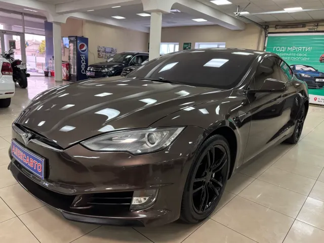 Tesla Model S - фото 3
