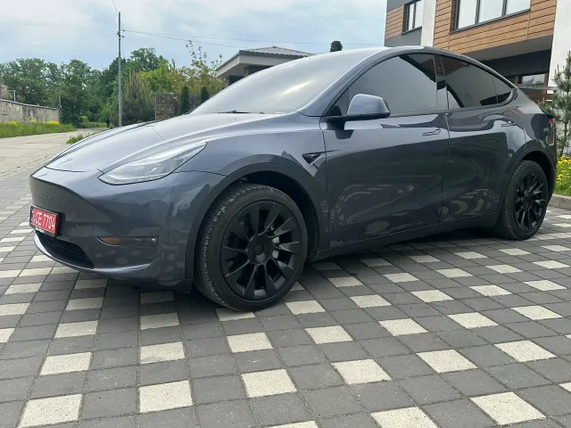 Tesla Model Y - фото 1