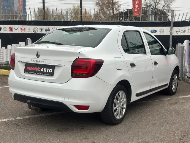 Renault Logan - фото 4