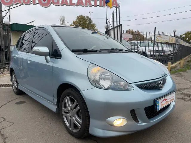 Honda Jazz - фото 1
