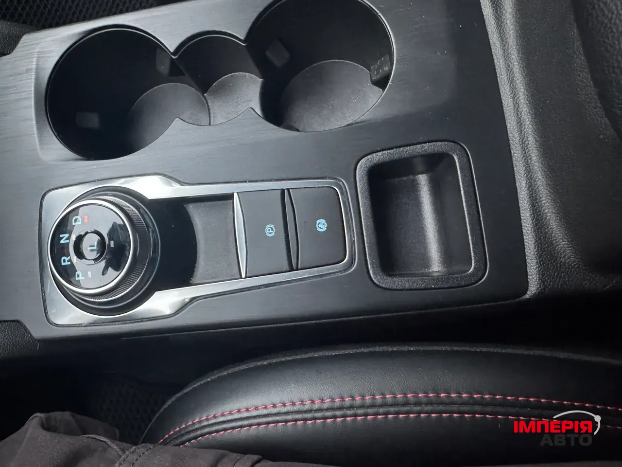 Ford Escape - фото 16