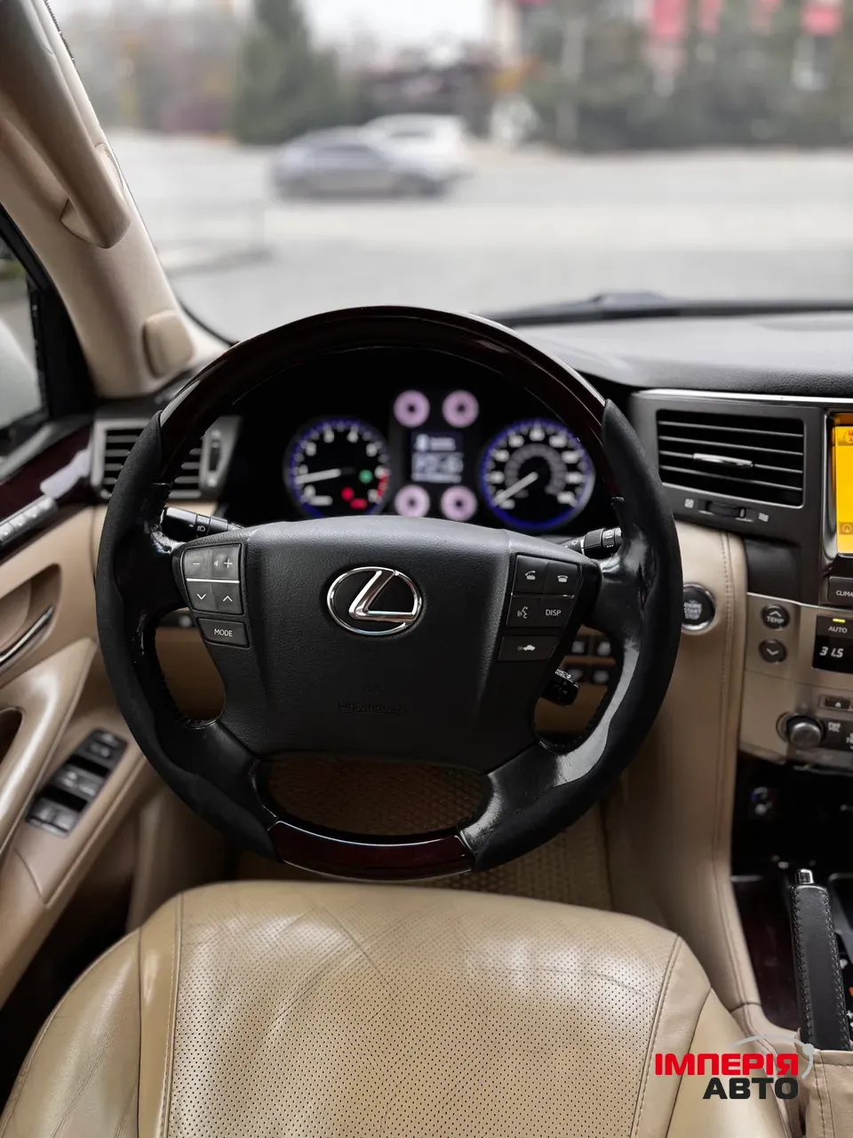 Lexus LX - фото 12