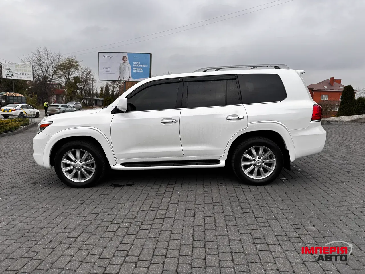 Lexus LX - фото 7