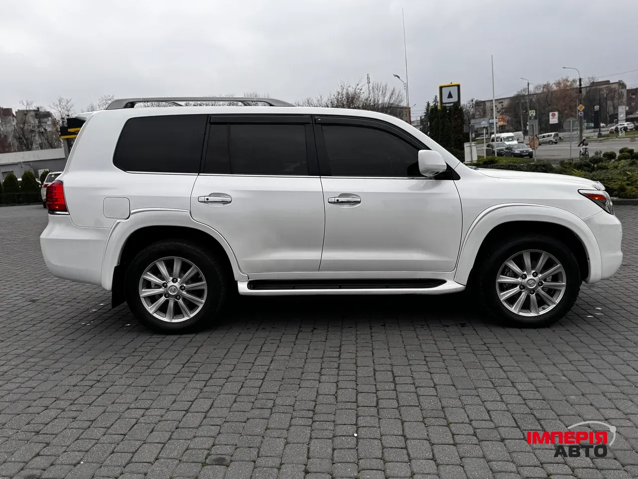 Lexus LX - фото 2