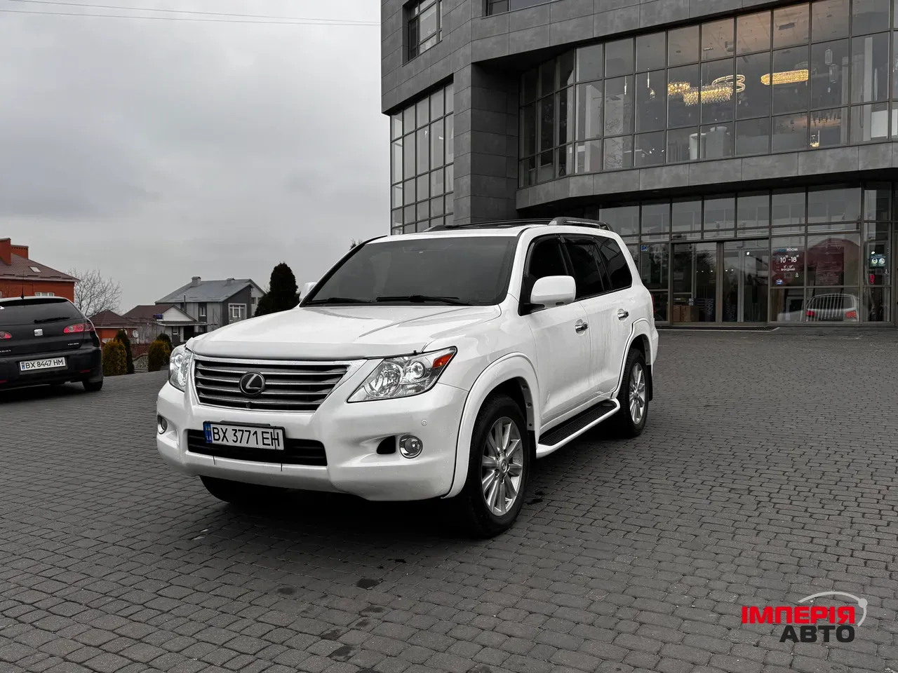 Lexus LX - фото 1