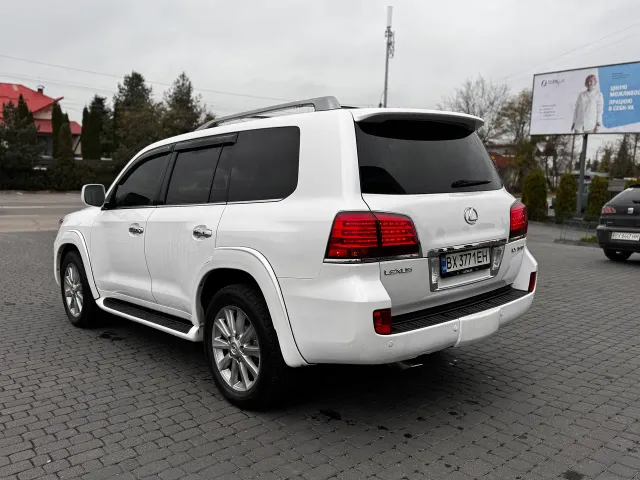 Lexus LX - фото 5