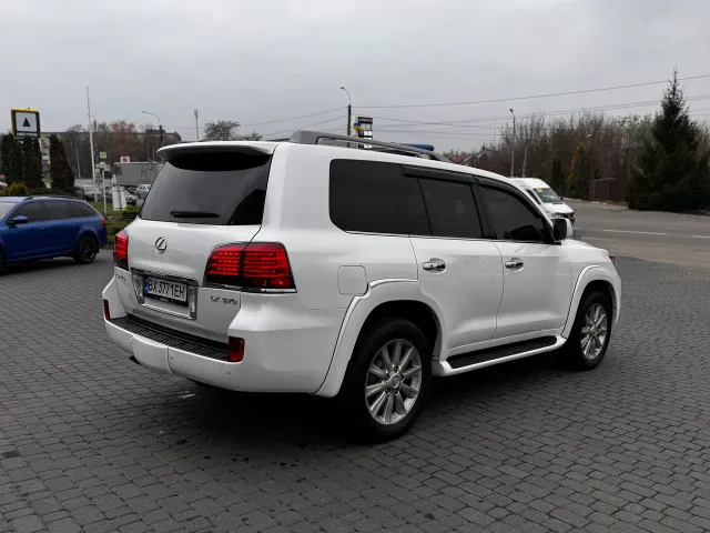 Lexus LX - фото 3