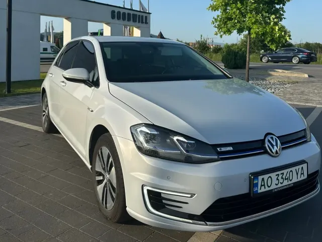 Volkswagen Golf - фото 1
