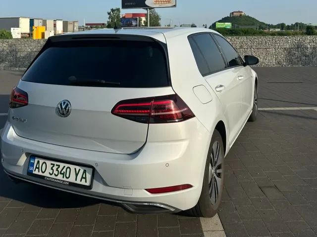 Volkswagen Golf - фото 2