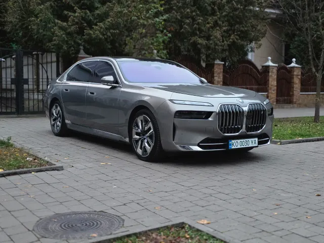 BMW i7 - фото 2
