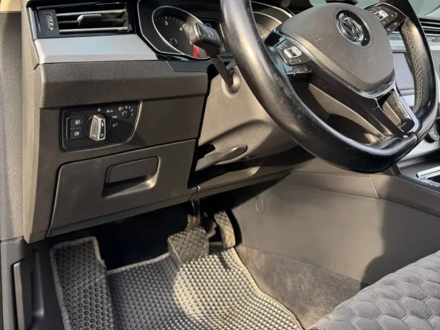 Volkswagen Passat - фото 5