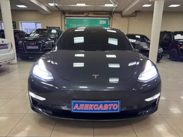 Tesla Model 3 - фото 2