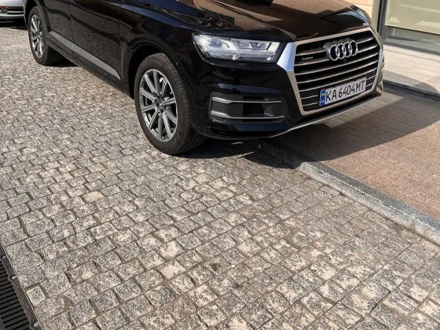 Audi Q7 - фото 2