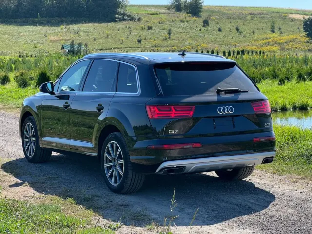 Audi Q7 - фото 1