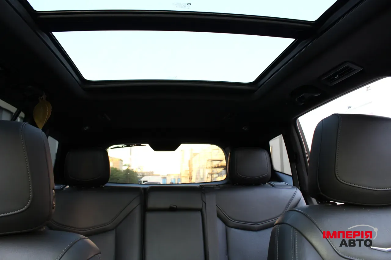 Cadillac XT6 - фото 12