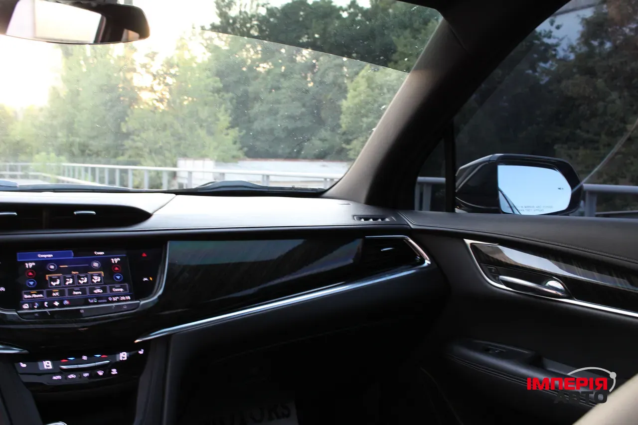 Cadillac XT6 - фото 10