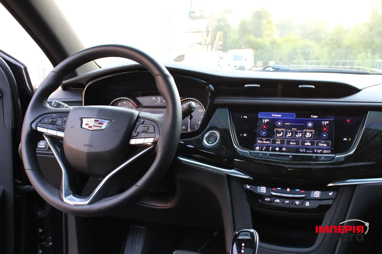Cadillac XT6 - фото 11