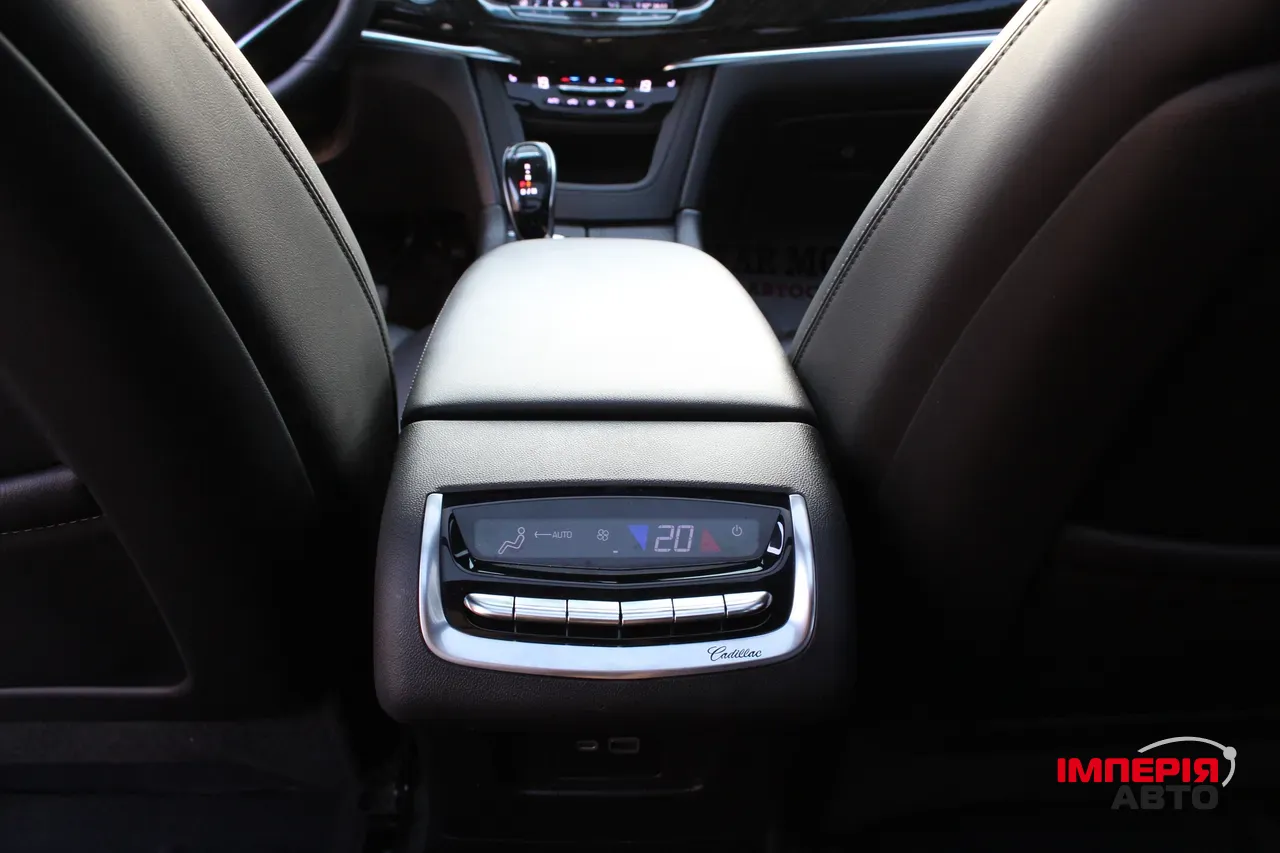 Cadillac XT6 - фото 9