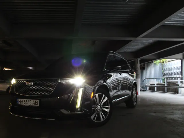 Cadillac XT6 - фото 1