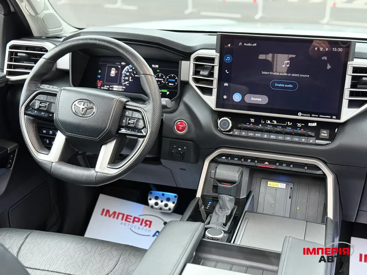 Toyota Sequoia - фото 7