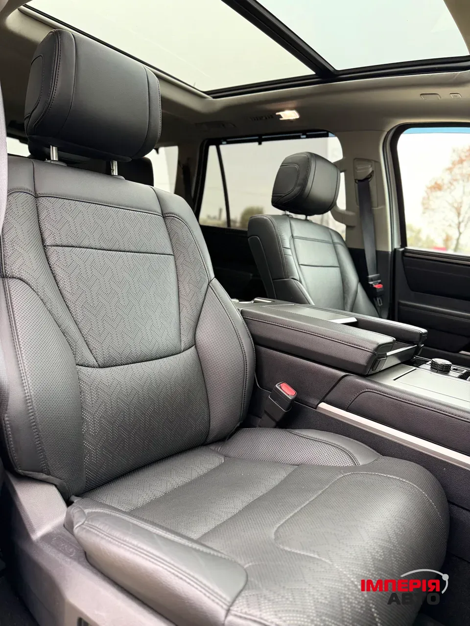 Toyota Sequoia - фото 10