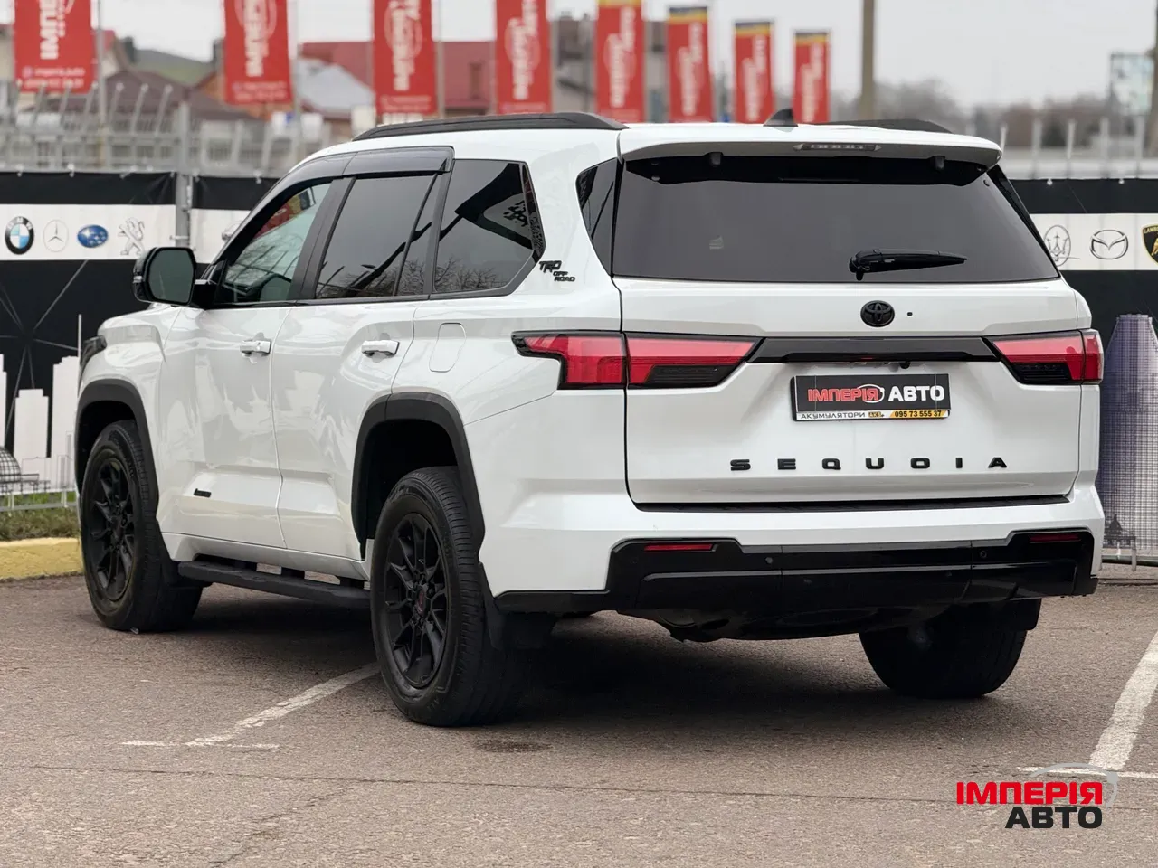 Toyota Sequoia - фото 6