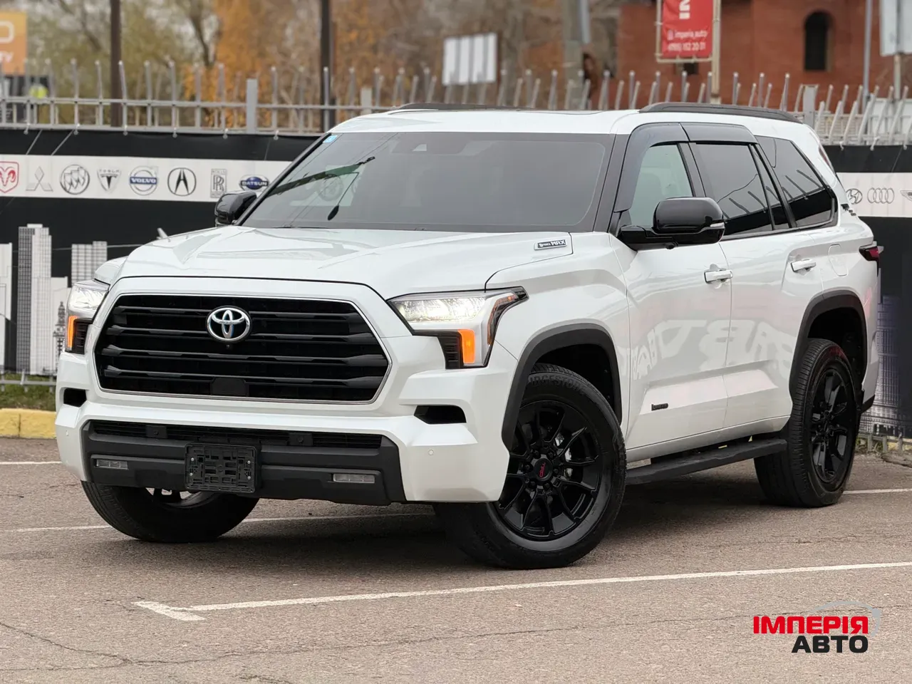 Toyota Sequoia - фото 1