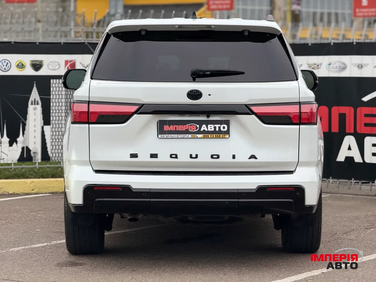 Toyota Sequoia - фото 5