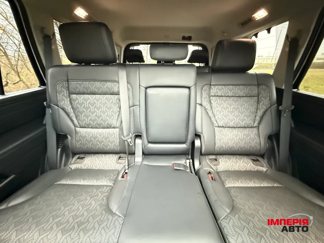 Toyota Sequoia - фото 11