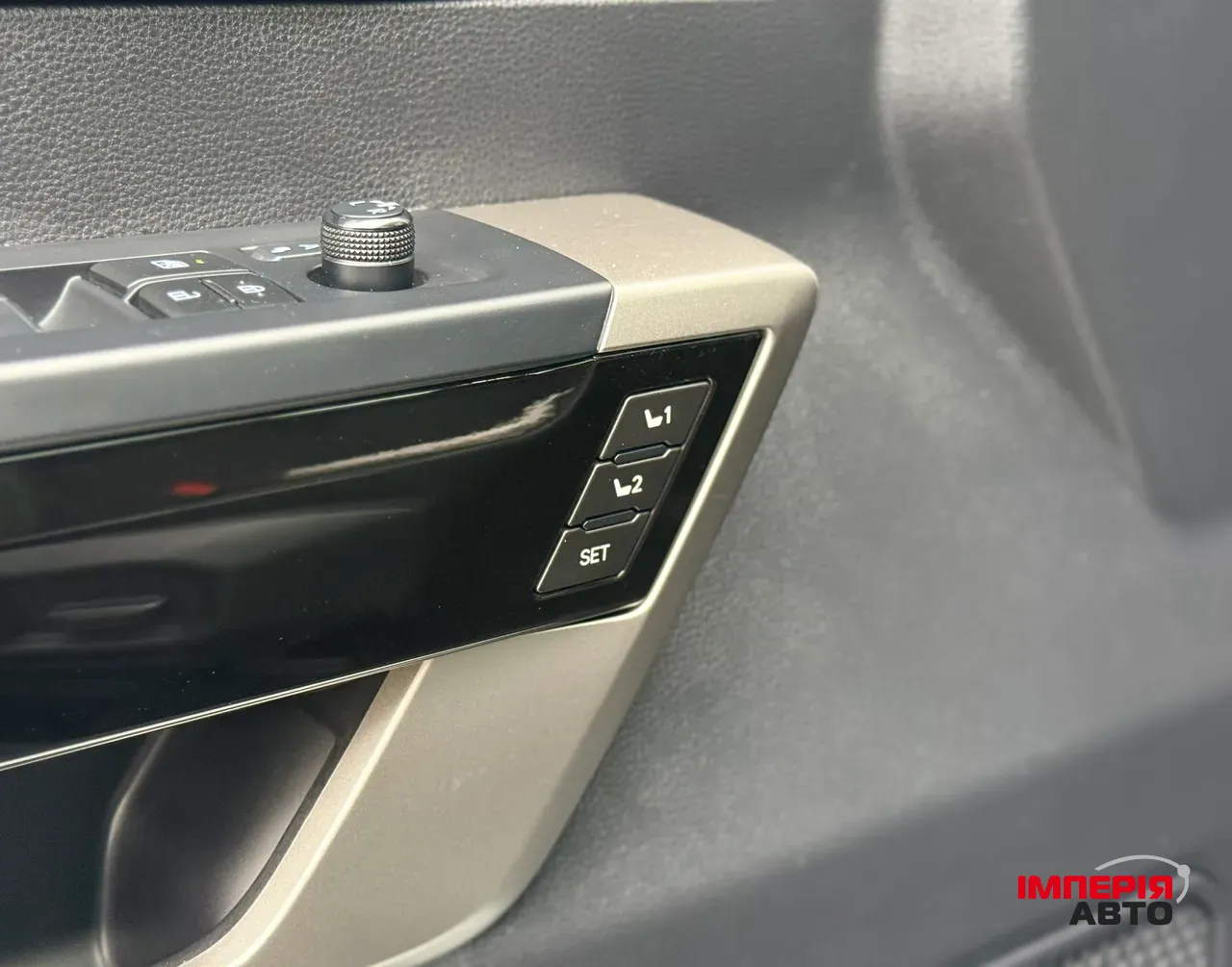 Toyota Sequoia - фото 14