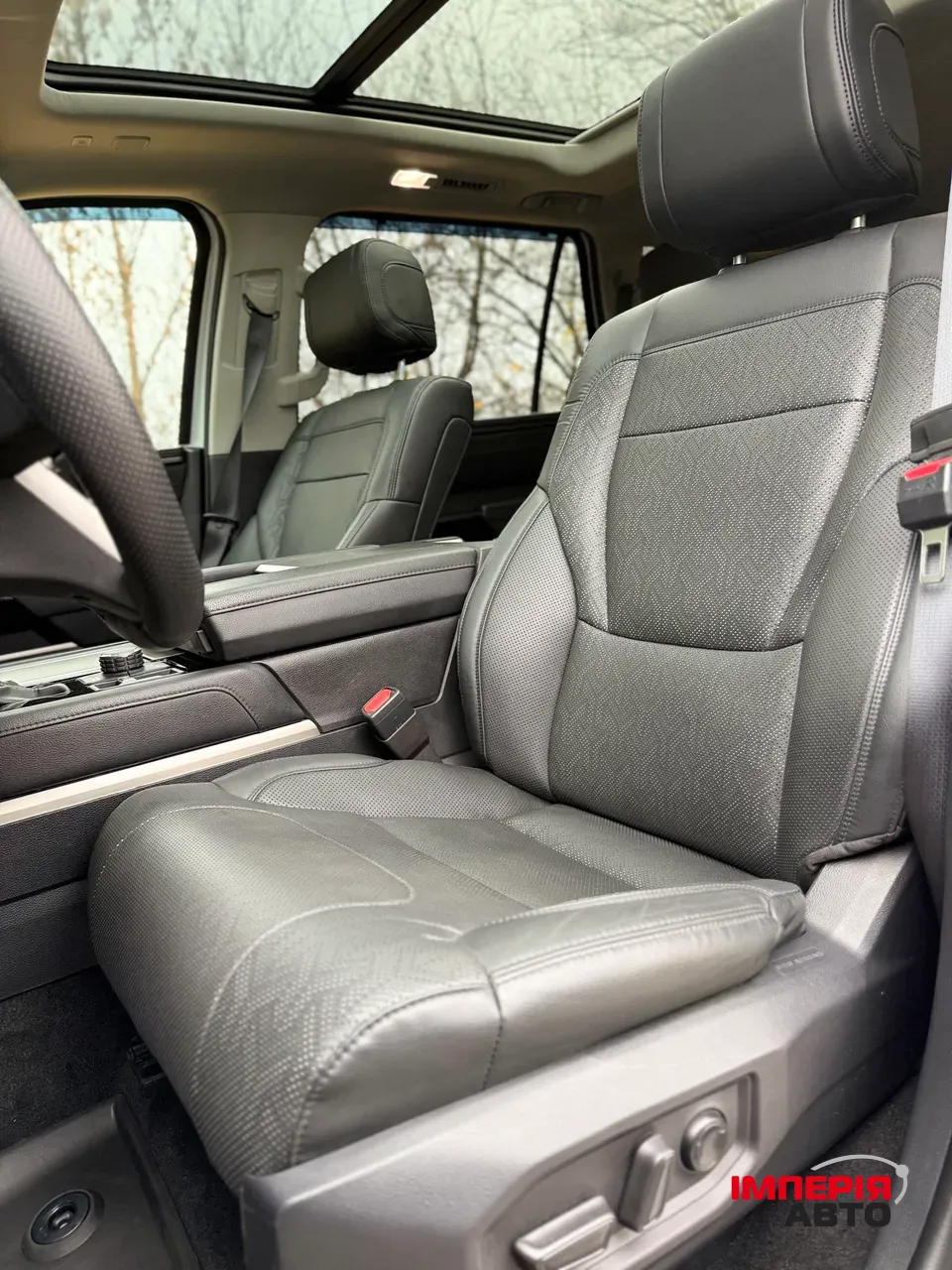 Toyota Sequoia - фото 13