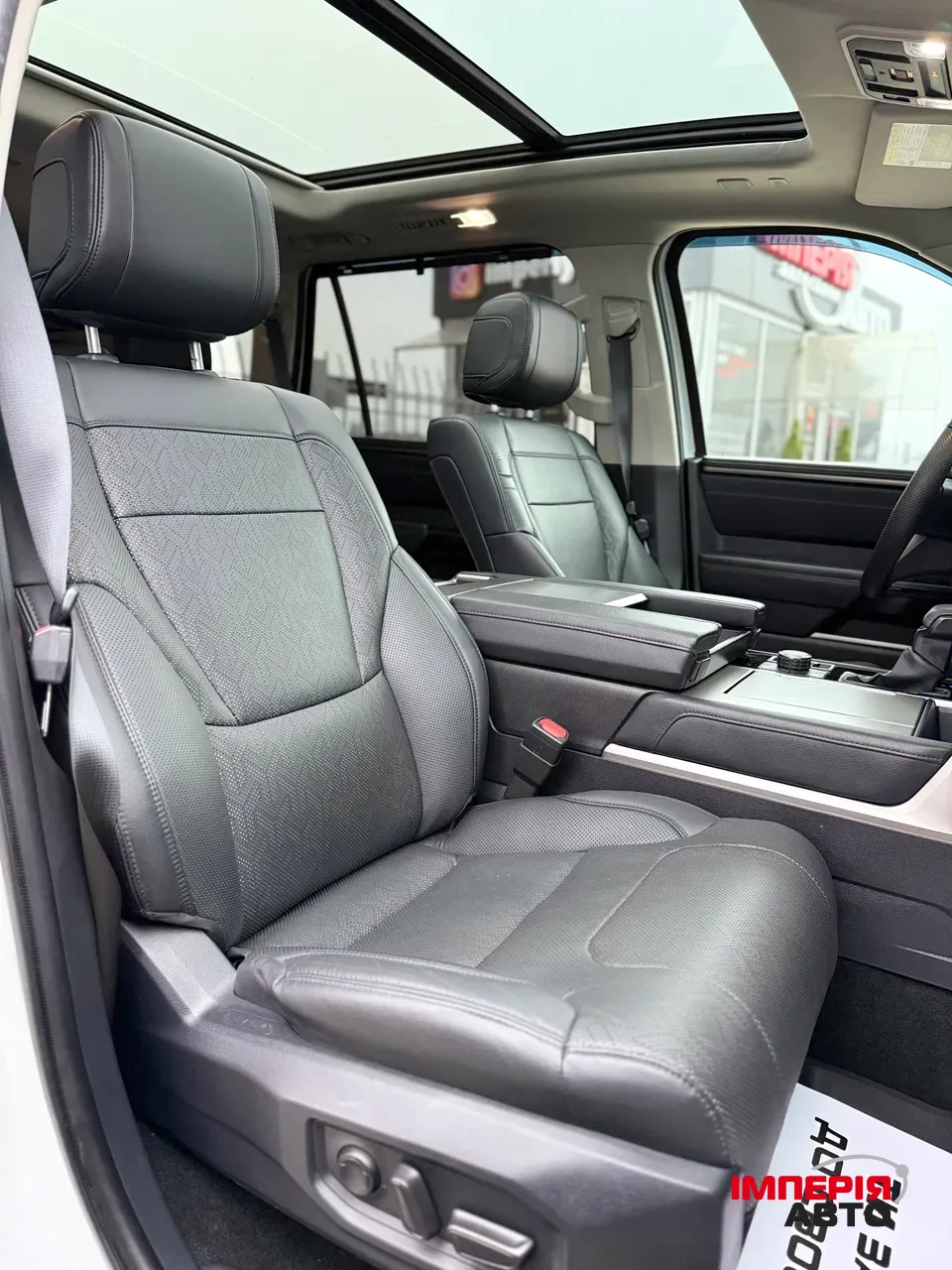 Toyota Sequoia - фото 9