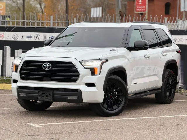 Toyota Sequoia - фото 1