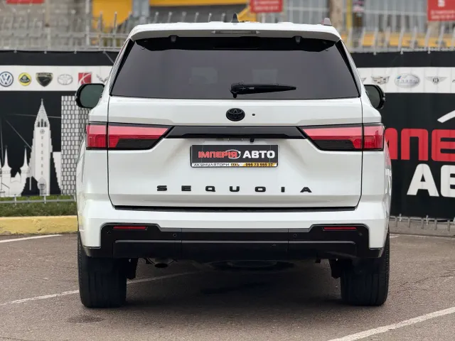 Toyota Sequoia - фото 5