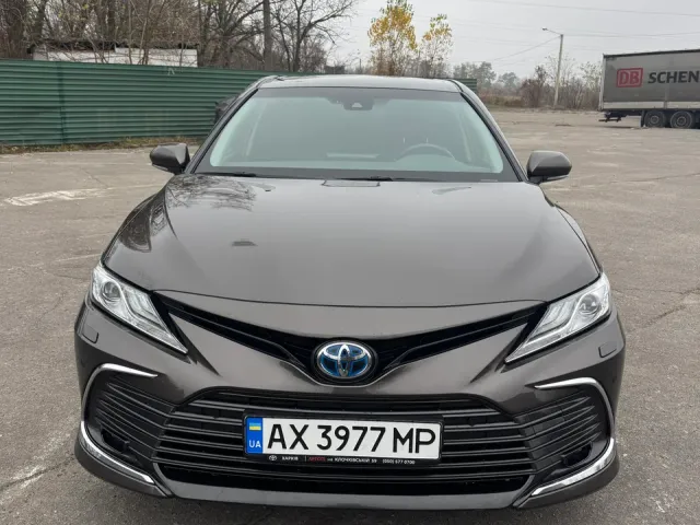 Toyota Camry - фото 1