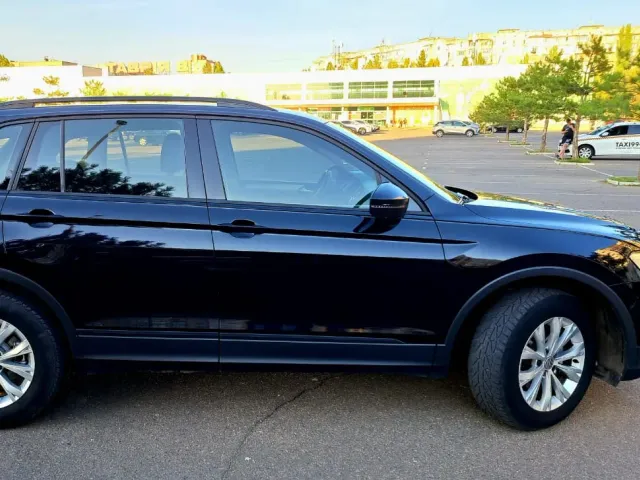Volkswagen Tiguan - фото 5
