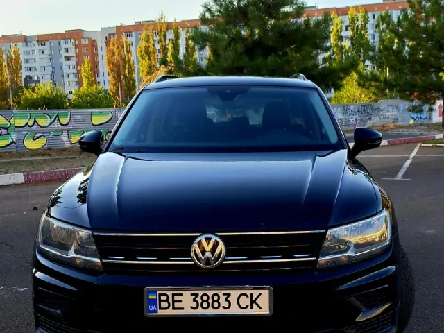 Volkswagen Tiguan - фото 1