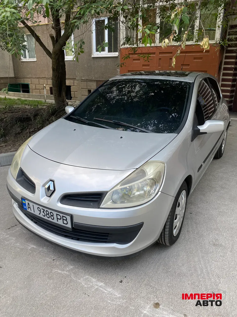 Renault Clio - фото 10