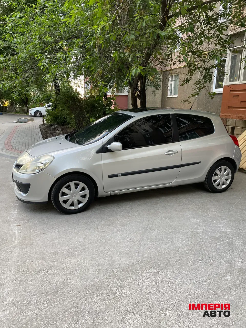 Renault Clio - фото 11