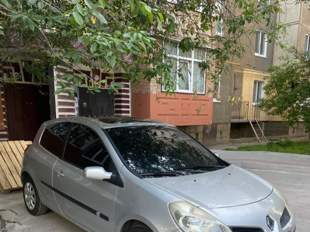 Renault Clio - фото 2