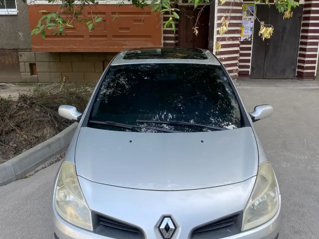 Renault Clio - фото 1