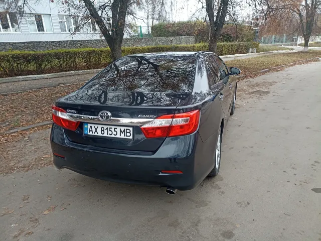Toyota Camry - фото 3