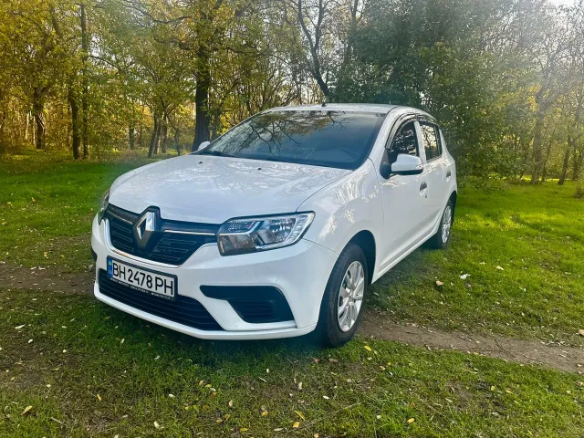Renault Sandero - фото 1