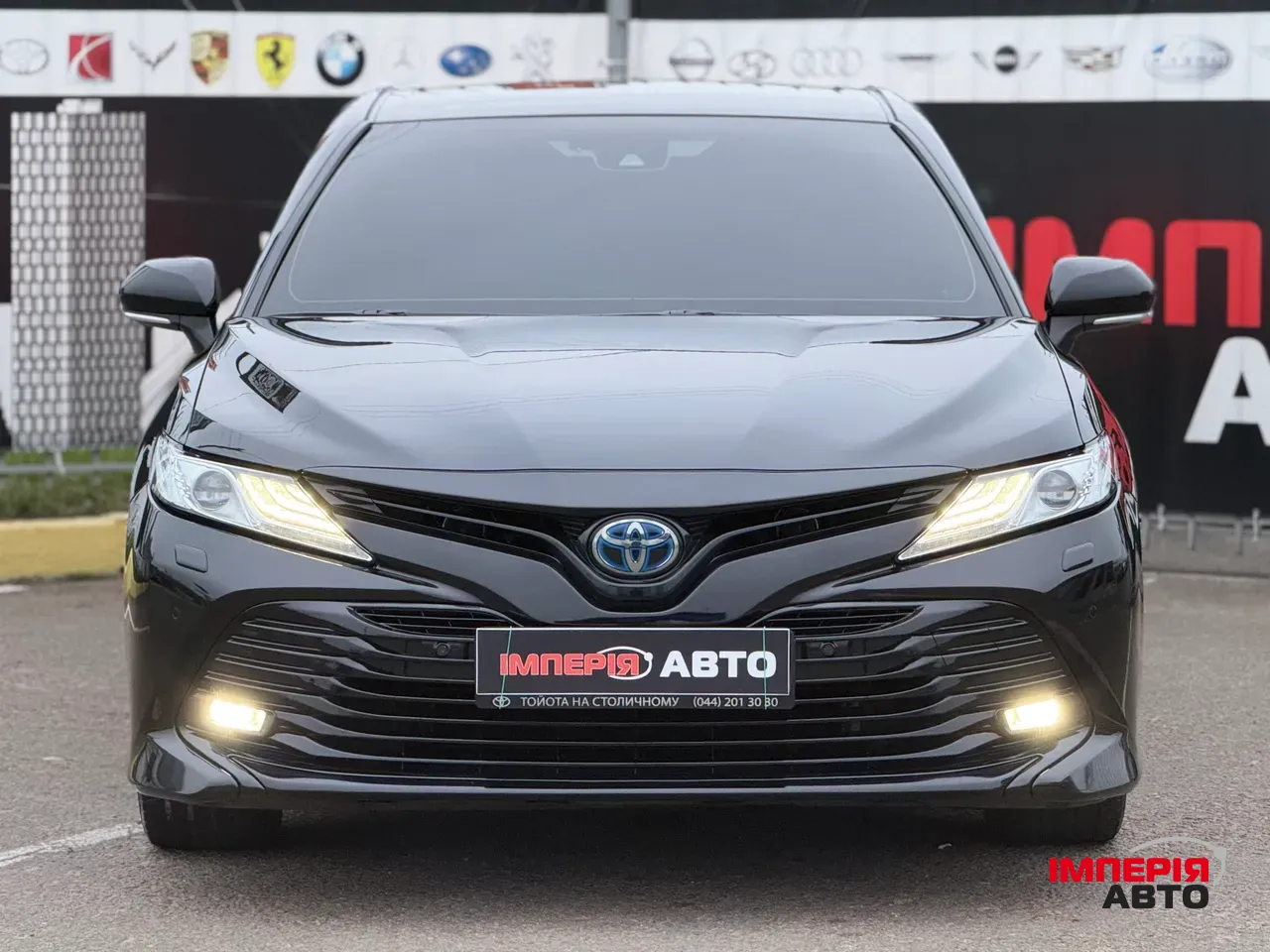 Toyota Camry - фото 2
