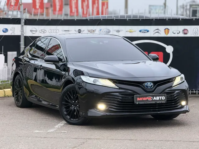 Toyota Camry - фото 3