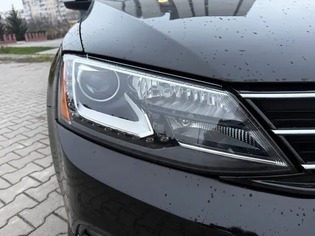 Volkswagen Jetta - фото 2